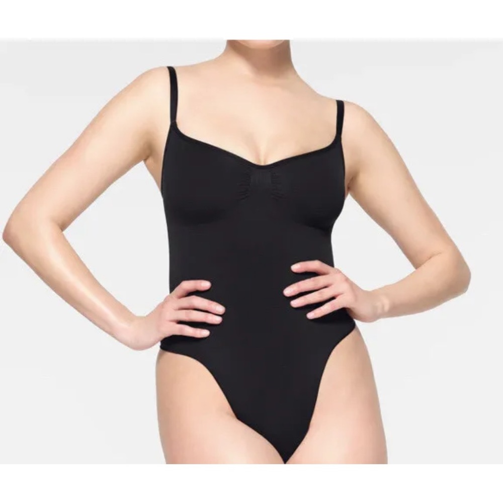 SKIMS Seamless Sculpt Bodysuit Color Onyx  Size S/M SH-BSB-0348 NWOT